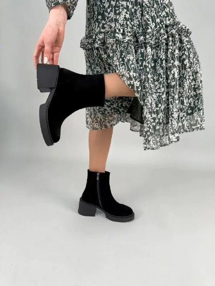 Ботинки женские замшевые черные на каблуках демисезонные фото 5 — интернет-магазин Tapok