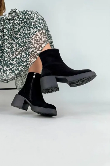 Ботинки женские замшевые черные на каблуках демисезонные фото 6 — интернет-магазин Tapok