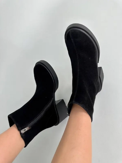 Ботинки женские замшевые черные на каблуках демисезонные фото 8 — интернет-магазин Tapok