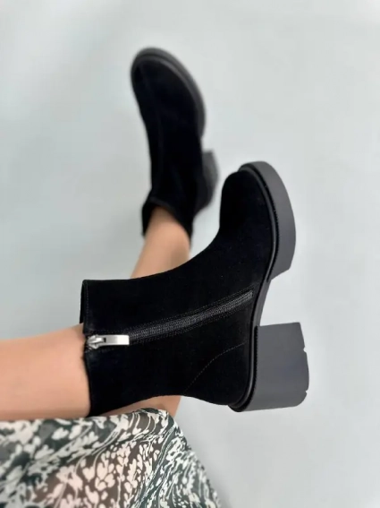 Ботинки женские замшевые черные на каблуках демисезонные фото 9 — интернет-магазин Tapok