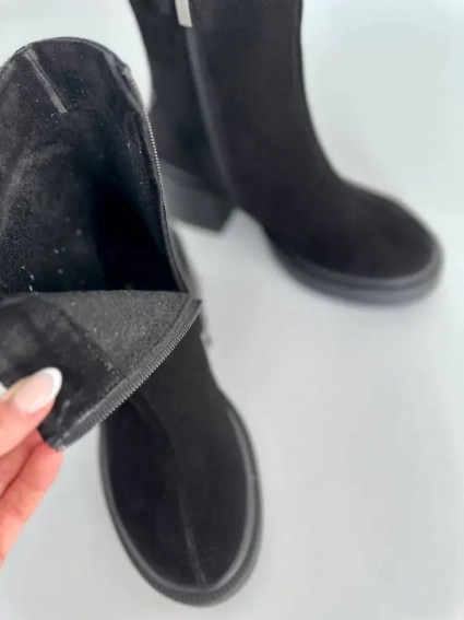 Ботинки женские замшевые черные на каблуках демисезонные фото 15 — интернет-магазин Tapok
