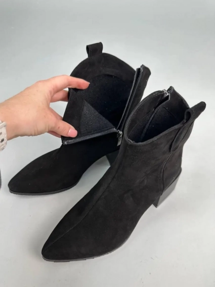 Ботинки ковбойки женские замшевые черного цвета на каблуке демисезонные с замком фото 12 — интернет-магазин Tapok