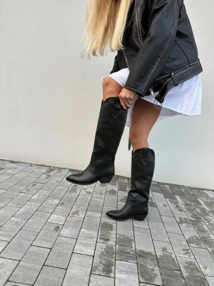 Сапоги казаки женские кожаные черные на черной подошве демисезонные фото 7 — интернет-магазин Tapok