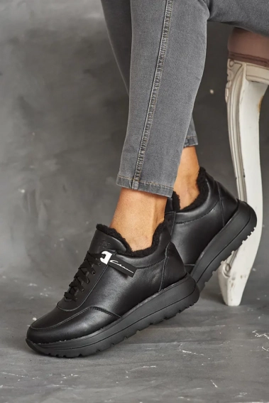 Жіночі кросівки шкіряні зимові чорні Yuves 8011 на меху фото 4 — інтернет-магазин Tapok