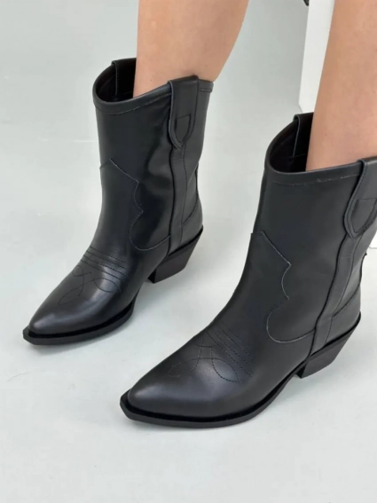 Ботинки ковбойки женские кожаные черного цвета на кожподкладе фото 2 — интернет-магазин Tapok