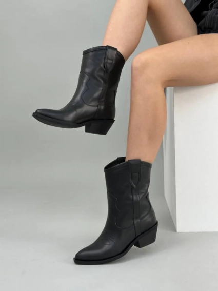 Ботинки ковбойки женские кожаные черного цвета на кожподкладе фото 3 — интернет-магазин Tapok