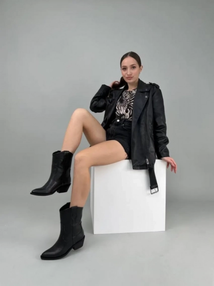 Ботинки ковбойки женские кожаные черного цвета на кожподкладе фото 5 — интернет-магазин Tapok