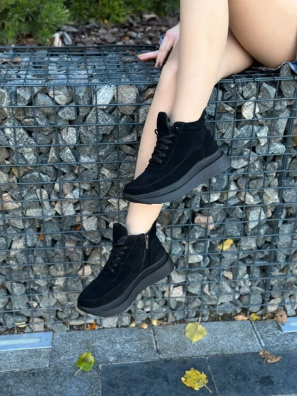 Кросівки жіночі замшеві чорні зимові фото 1 — інтернет-магазин Tapok