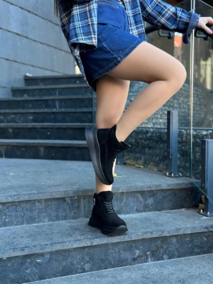 Кросівки жіночі замшеві чорні зимові фото 3 — інтернет-магазин Tapok
