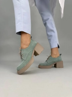 Туфли женские замшевые бирюзового цвета на каблуке со шнуровкой