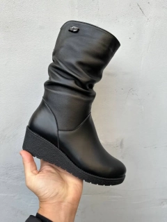 Женские ботинки кожаные зимние черные VlaMar 039