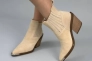 Ботинки казаки женские замшевые кремового цвета Фото 2