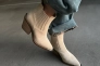Ботинки казаки женские замшевые кремового цвета Фото 14