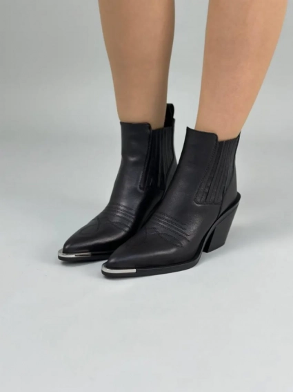 Ботинки казаки женские кожаные черного цвета фото 2 — интернет-магазин Tapok