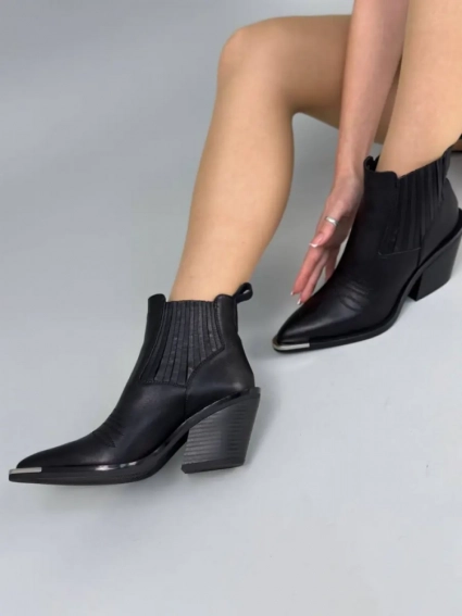 Ботинки казаки женские кожаные черного цвета фото 4 — интернет-магазин Tapok