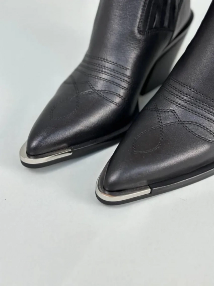 Ботинки казаки женские кожаные черного цвета фото 14 — интернет-магазин Tapok