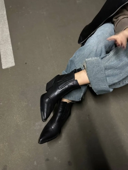 Ботинки казаки женские кожаные черного цвета фото 16 — интернет-магазин Tapok