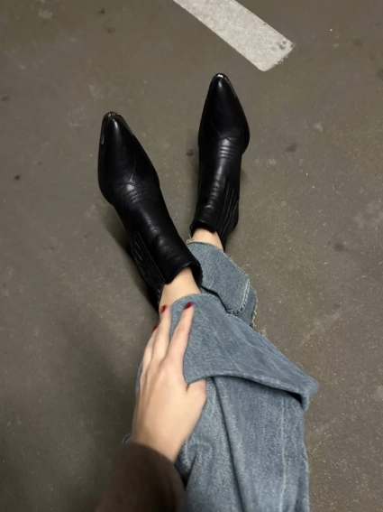 Ботинки казаки женские кожаные черного цвета фото 18 — интернет-магазин Tapok