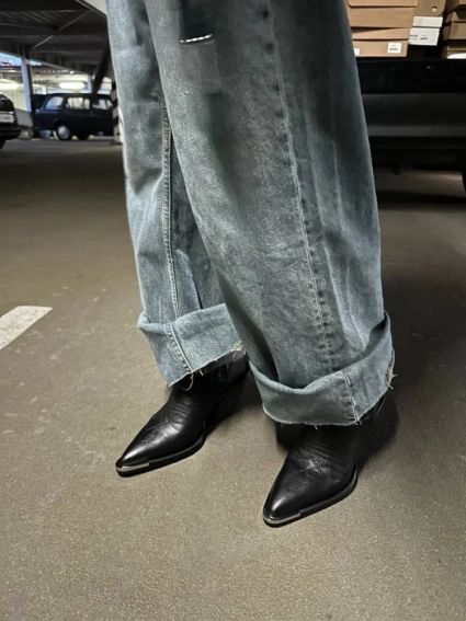 Ботинки казаки женские кожаные черного цвета фото 19 — интернет-магазин Tapok