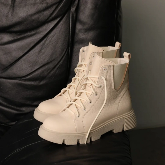 Ботинки кожаные с мехом 587452 Светло-бежевые фото 9 — интернет-магазин Tapok