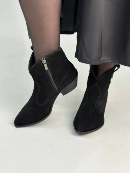 Ботинки ковбойки женские замшевые черные на черной подошве демисезоные фото 2 — интернет-магазин Tapok