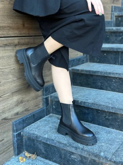 Челси женские кожаные черного цвета на черной подошве зимние фото 4 — интернет-магазин Tapok
