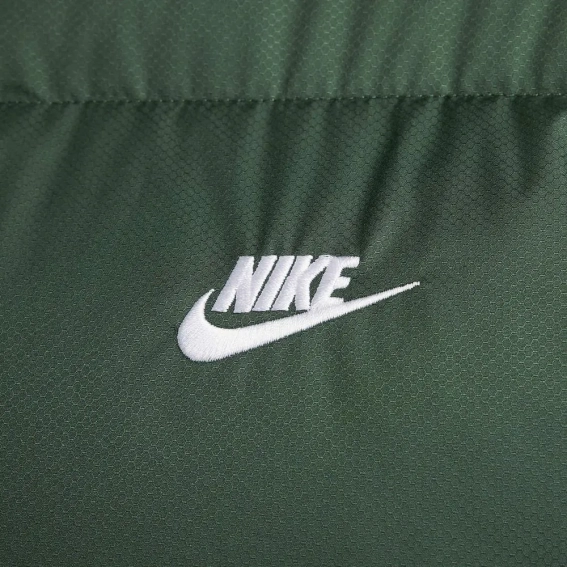 Жилетка Nike CLUB PUFFER FB7373-323 фото 4 — інтернет-магазин Tapok