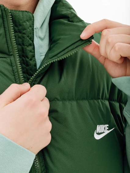 Жилетка Nike CLUB PUFFER FB7373-323 фото 9 — інтернет-магазин Tapok