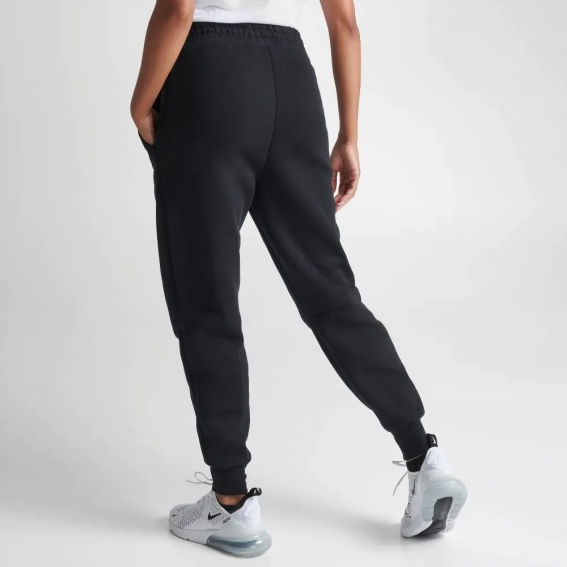 Штани Nike Sportswear Tech Fleece Jogger Pants Black FB8330-010 фото 5 — інтернет-магазин Tapok