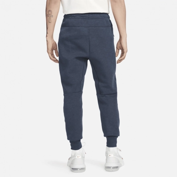 Брюки чоловічі Nike Sportswear Tech Fleece Joggers (FB8002-473) фото 2 — інтернет-магазин Tapok