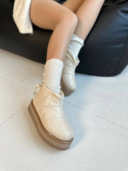 Угги женские кожаные молочного цвета фото 1 — интернет-магазин Tapok