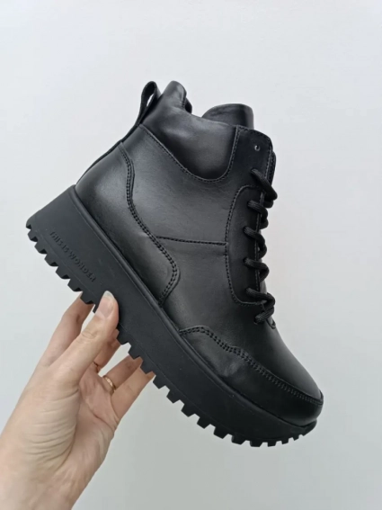 Кросівки жіночі шкіряні чорного кольору зимові фото 14 — інтернет-магазин Tapok