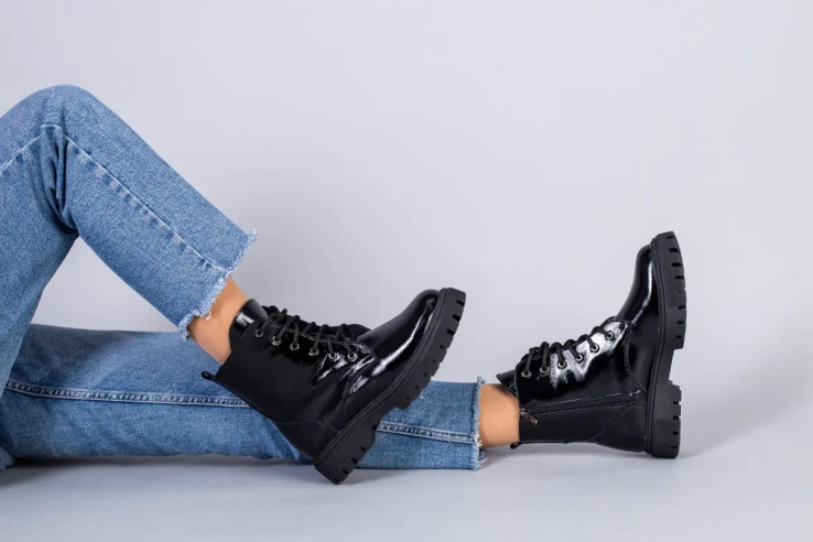 Ботинки женские кожа наплак черные на шнурках и с замком на меху фото 7 — интернет-магазин Tapok