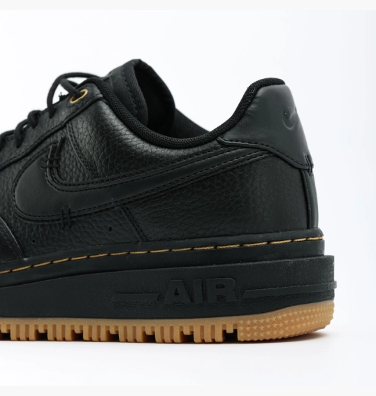 Кроссовки Nike Air Force 1 Luxe Black DB4109-001 фото 13 — интернет-магазин Tapok