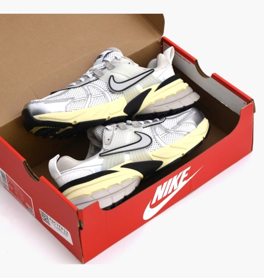 Кросівки жіночий Nike Runtekk Grey FD0736-100 фото 19 — інтернет-магазин Tapok