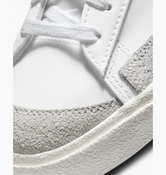 Кросівки жіночі Nike Blazer Low '77 White DC4769-102 фото 28 — інтернет-магазин Tapok