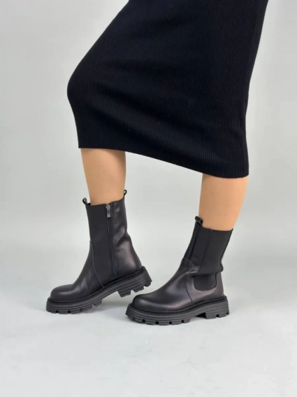 Челси женские кожаные черные на черной подошве демисезонные фото 1 — интернет-магазин Tapok
