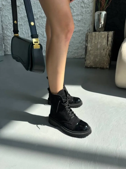 Ботинки женские замшевые черного цвета с лаковым носком зимние фото 1 — интернет-магазин Tapok