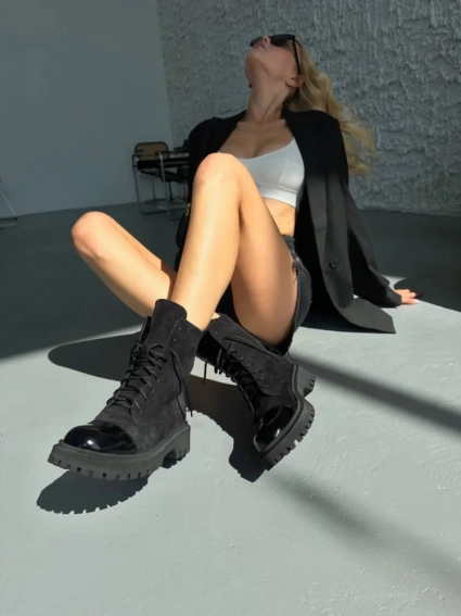 Ботинки женские замшевые черного цвета с лаковым носком зимние фото 6 — интернет-магазин Tapok