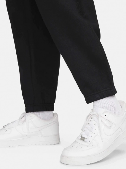Брюки мужские Nike Solo Swoosh Fleece Joggers (DX1364-010) фото 3 — интернет-магазин Tapok