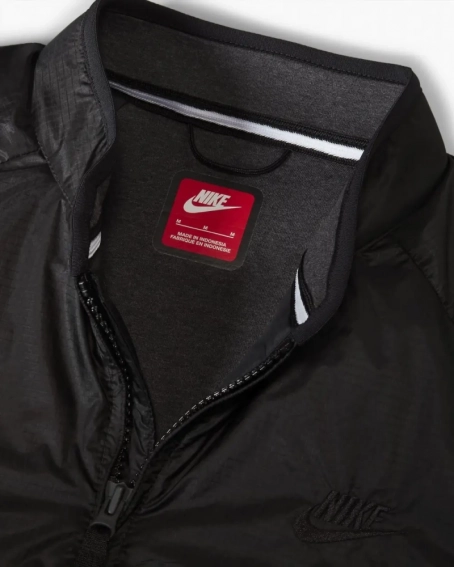 Куртка Nike Sportswear Tech Therma-Fit Loose Insulated Jacket Black FB7858-010 фото 6 — интернет-магазин Tapok