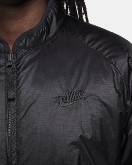 Куртка Nike Sportswear Tech Therma-Fit Loose Insulated Jacket Black FB7858-010 фото 8 — интернет-магазин Tapok