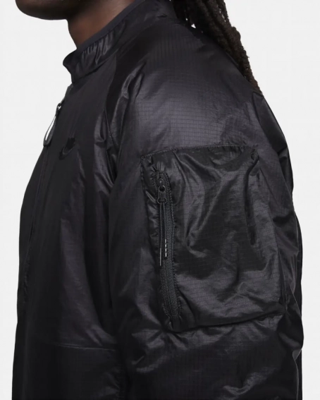 Куртка Nike Sportswear Tech Therma-Fit Loose Insulated Jacket Black FB7858-010 фото 9 — интернет-магазин Tapok