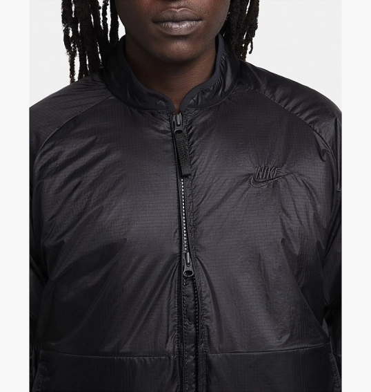 Куртка Nike Sportswear Tech Therma-Fit Loose Insulated Jacket Black FB7858-010 фото 18 — интернет-магазин Tapok