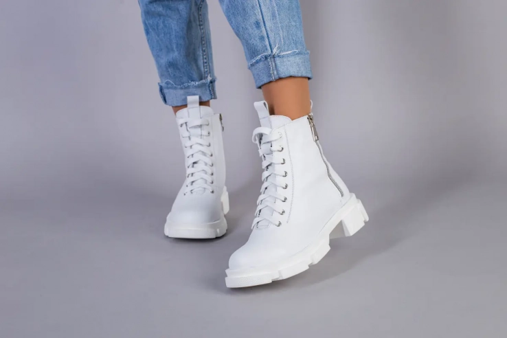 Ботинки женские кожаные белые на шнурках и с замком демисезонные фото 3 — интернет-магазин Tapok