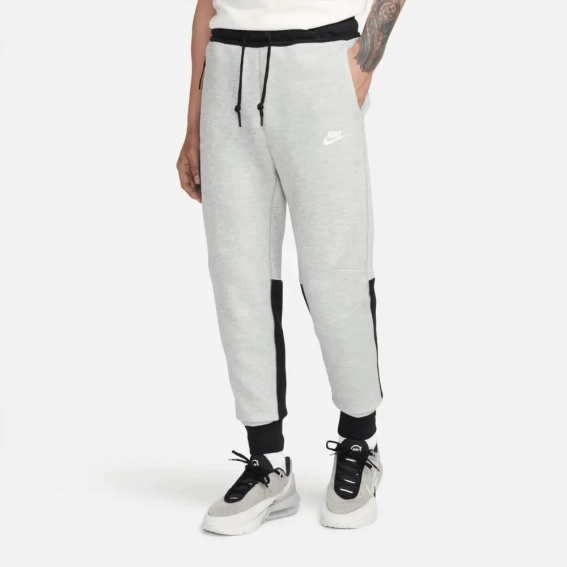 Брюки Nike Tech Fleece Jogger Grey FB8002-064 фото 2 — интернет-магазин Tapok