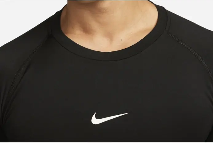 Кроссовки мужские Nike Pro Dri-Fit Tight Top (FB7919-010) фото 3 — интернет-магазин Tapok