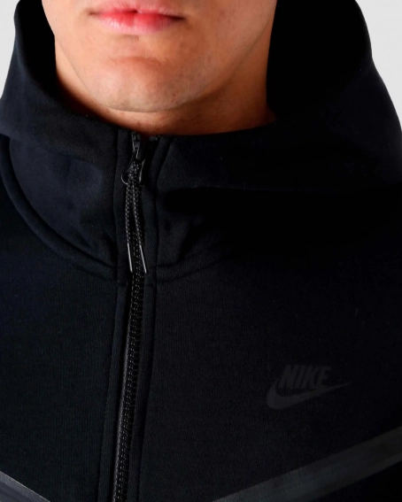 Куртки мужские NIKE TCH FLC HOODIE CU4489-010 фото 2 — интернет-магазин Tapok