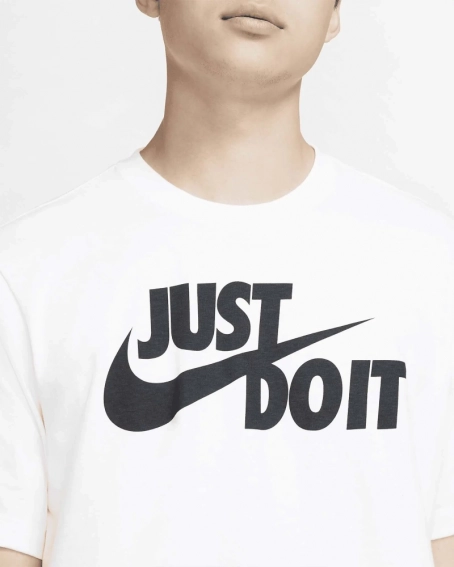 Футболки чоловічі NIKE TEE JUST DO IT SWOOSH AR5006-100 фото 2 — інтернет-магазин Tapok