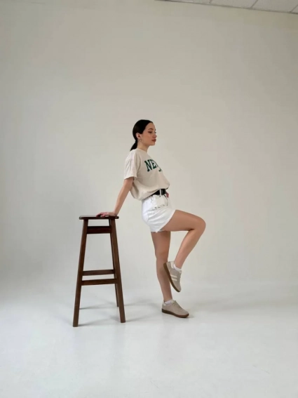 Кеди жіночі замшеві світло-бежевого кольору зі шкіряними вставками фото 4 — інтернет-магазин Tapok